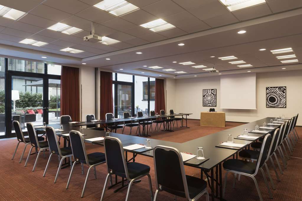 Aparthotel Adina Mitte 4*