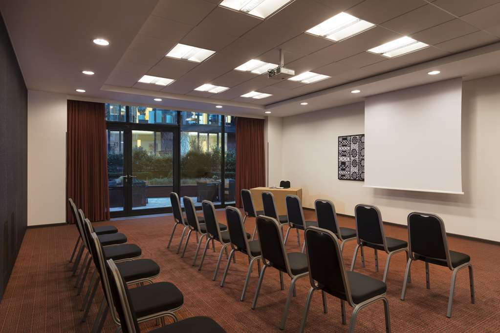 Adina Mitte Aparthotel 4*