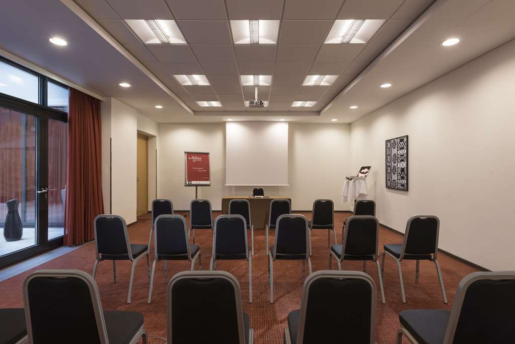 Aparthotel Adina Mitte